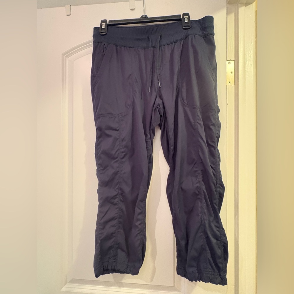 The North Face Women's Navy Capris